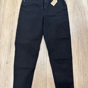 NWT Levi Black High-Waisted Mom Jeans Pants